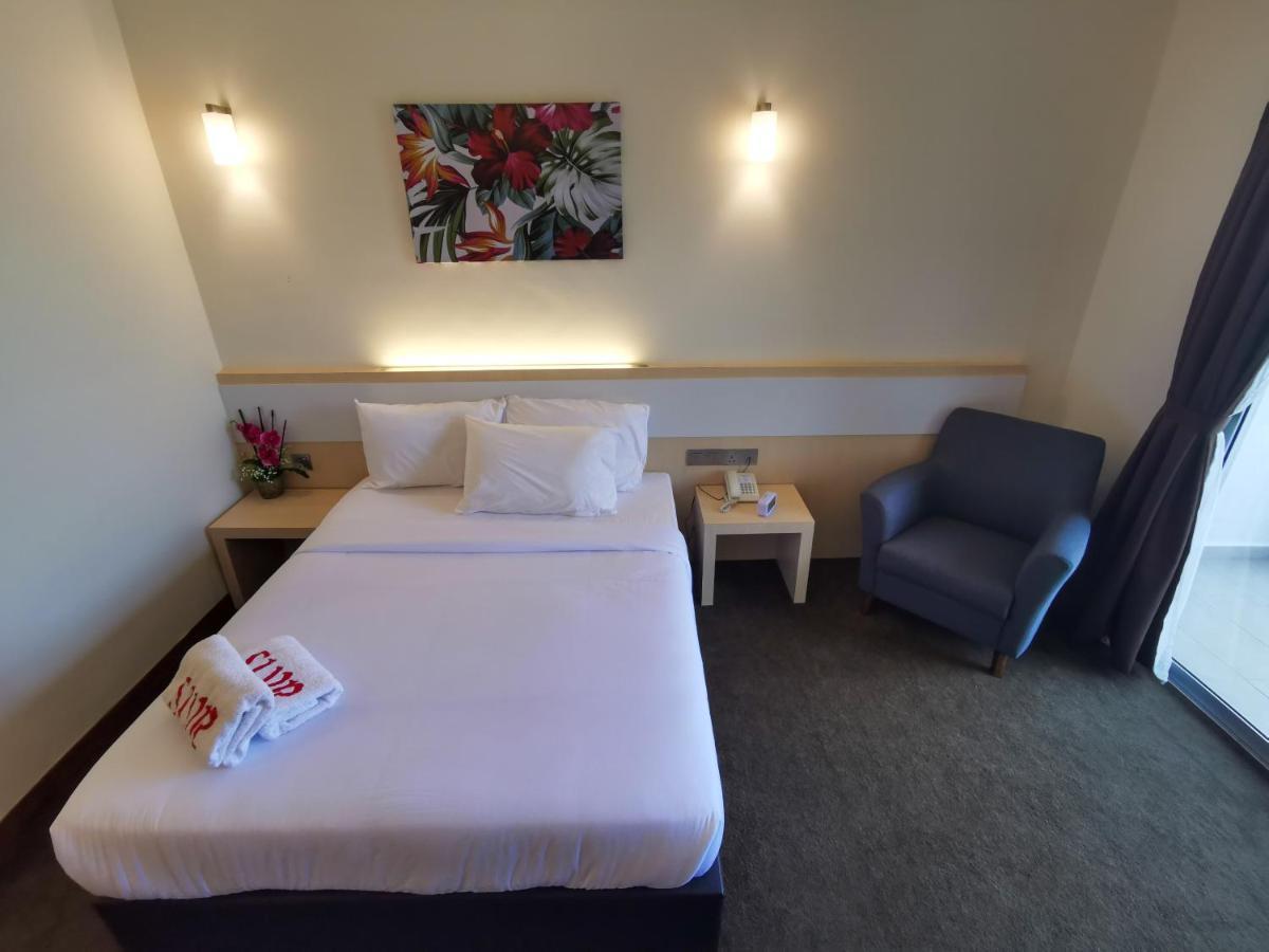Serdang Lake View Resort Sungai Kechil Экстерьер фото