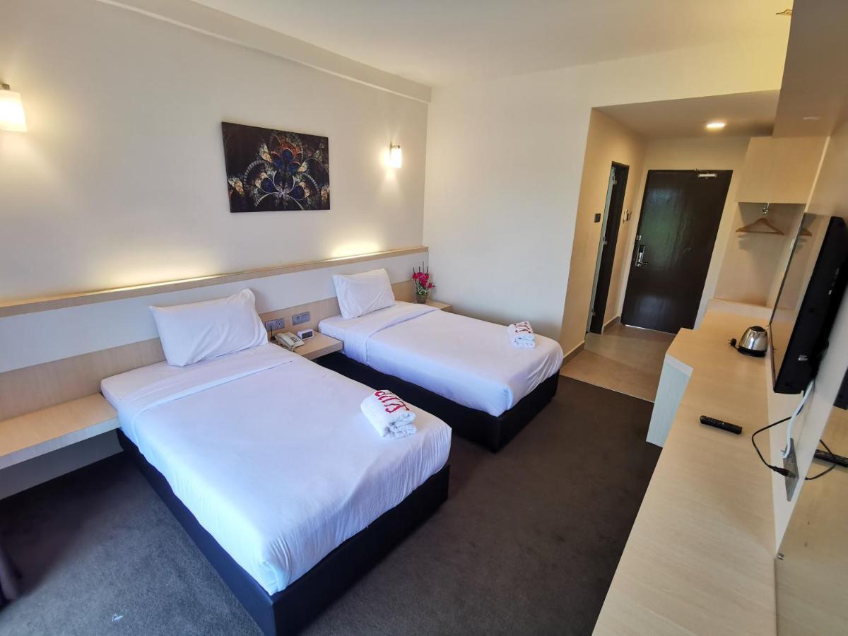 Serdang Lake View Resort Sungai Kechil Экстерьер фото