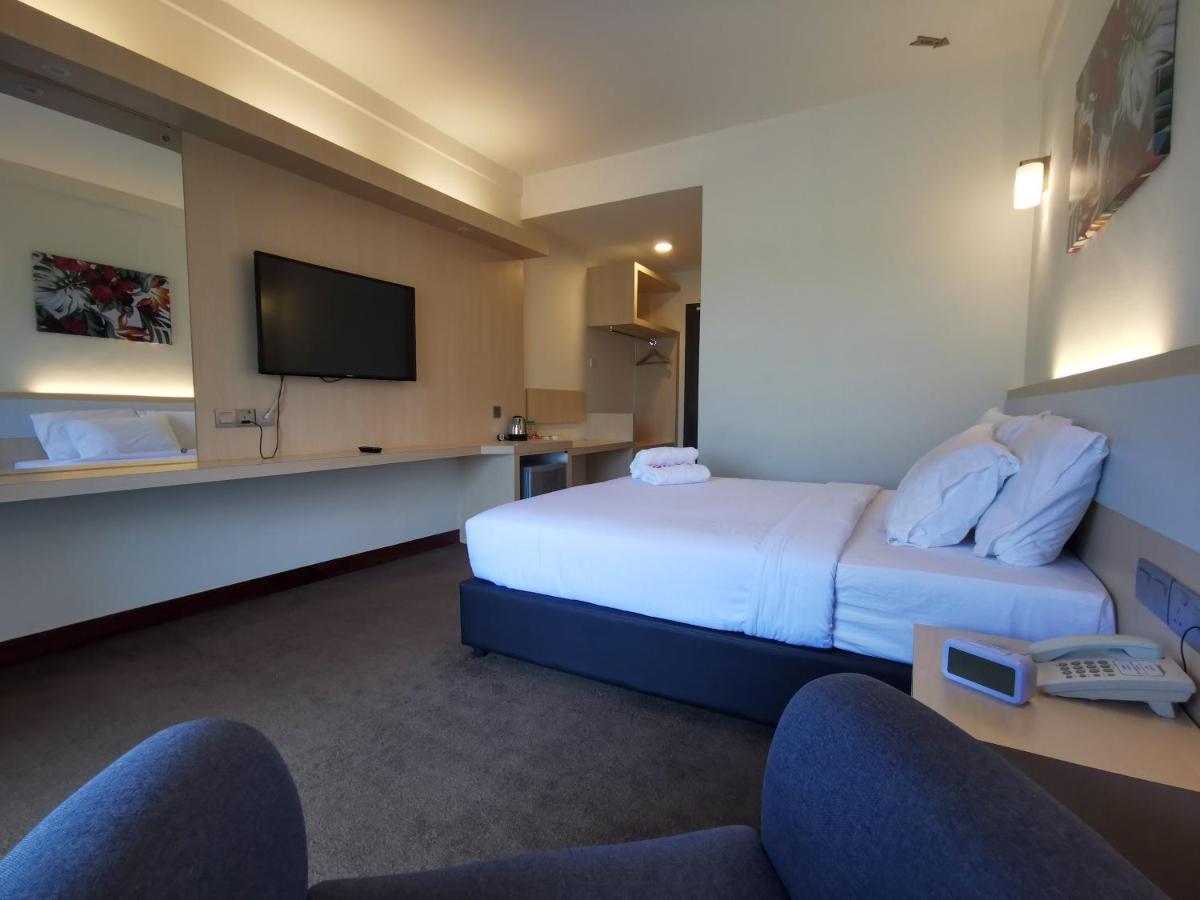 Serdang Lake View Resort Sungai Kechil Экстерьер фото