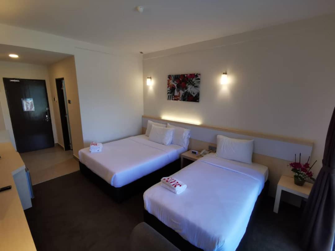Serdang Lake View Resort Sungai Kechil Экстерьер фото
