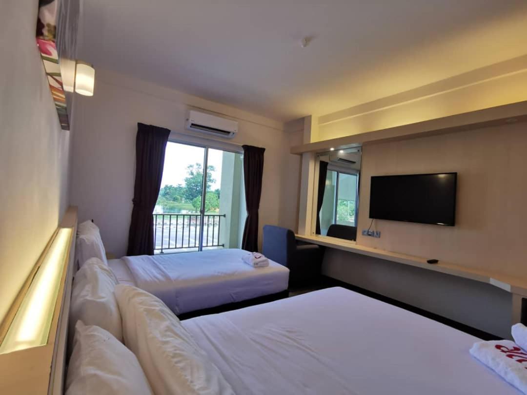 Serdang Lake View Resort Sungai Kechil Экстерьер фото