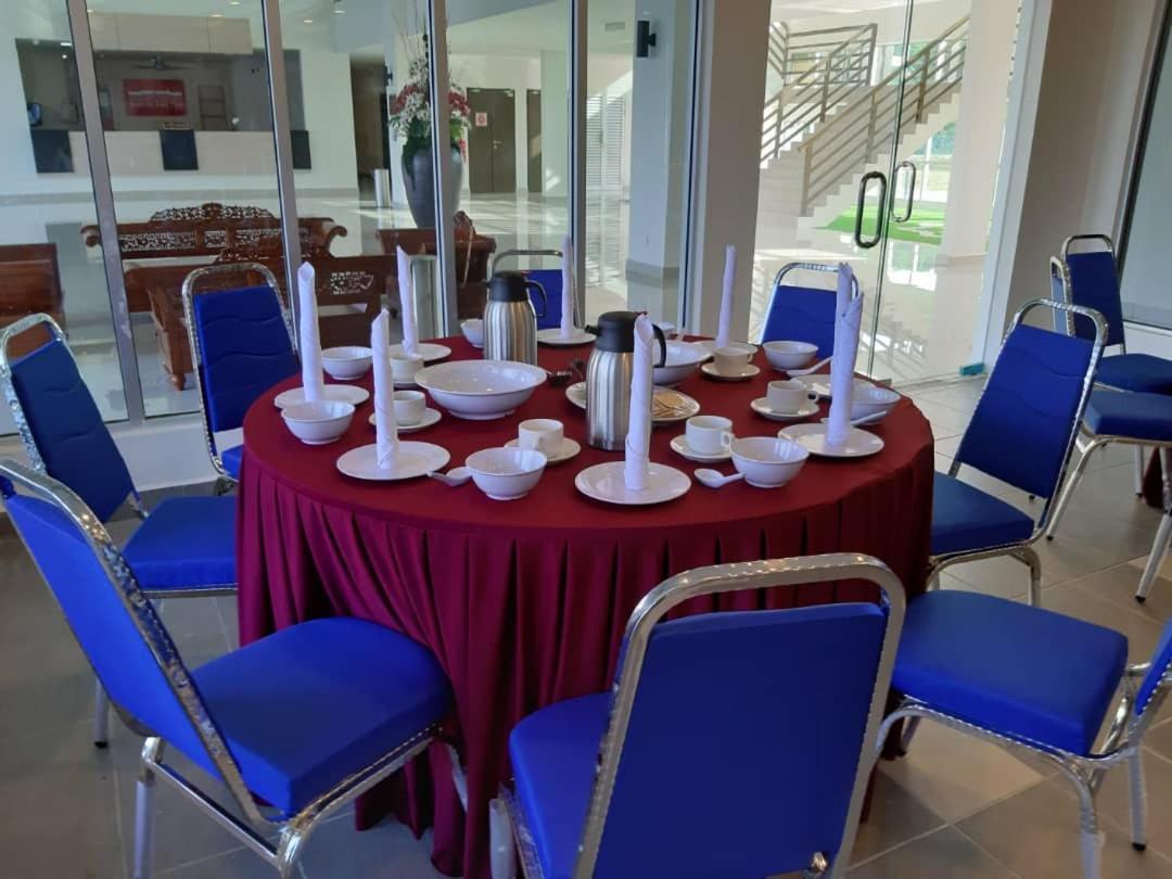 Serdang Lake View Resort Sungai Kechil Экстерьер фото