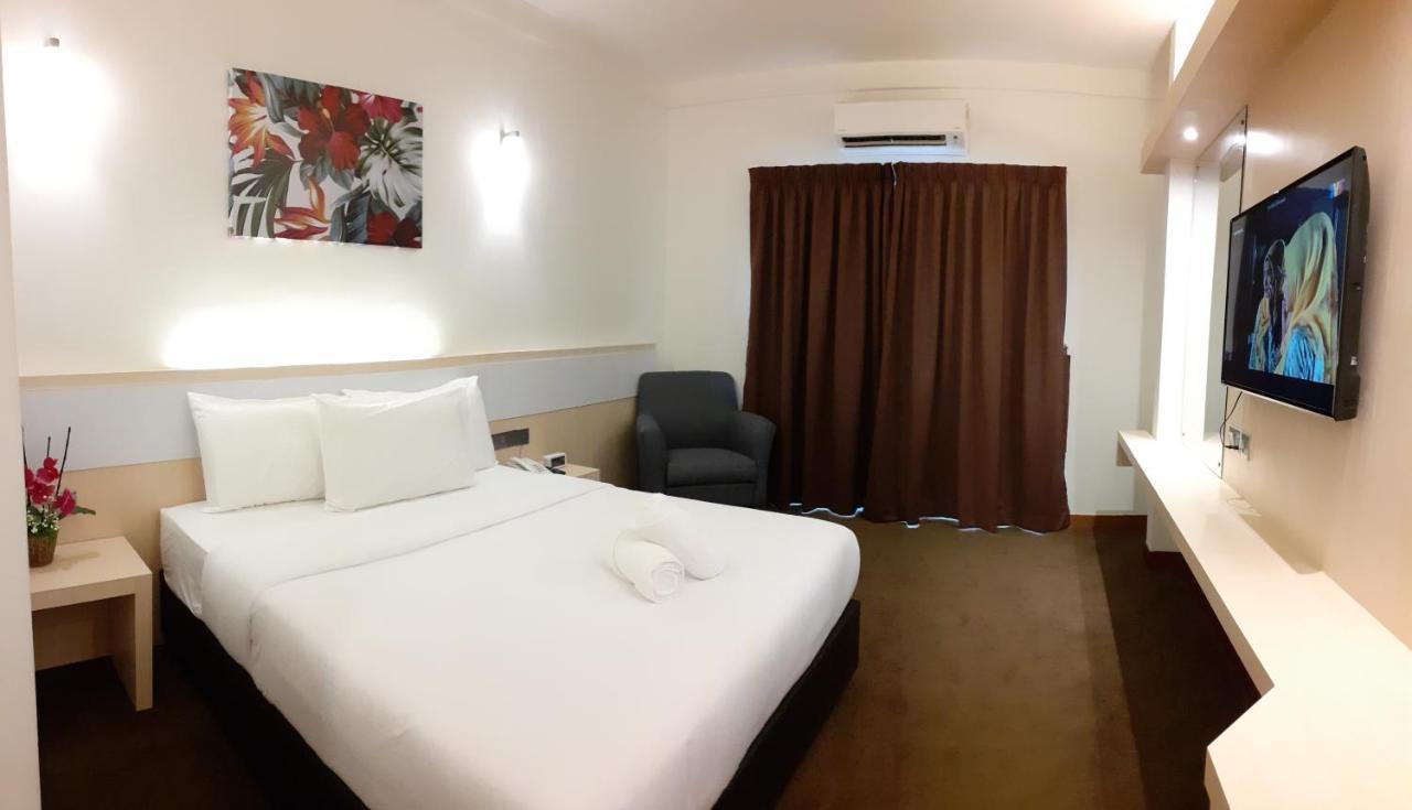 Serdang Lake View Resort Sungai Kechil Экстерьер фото