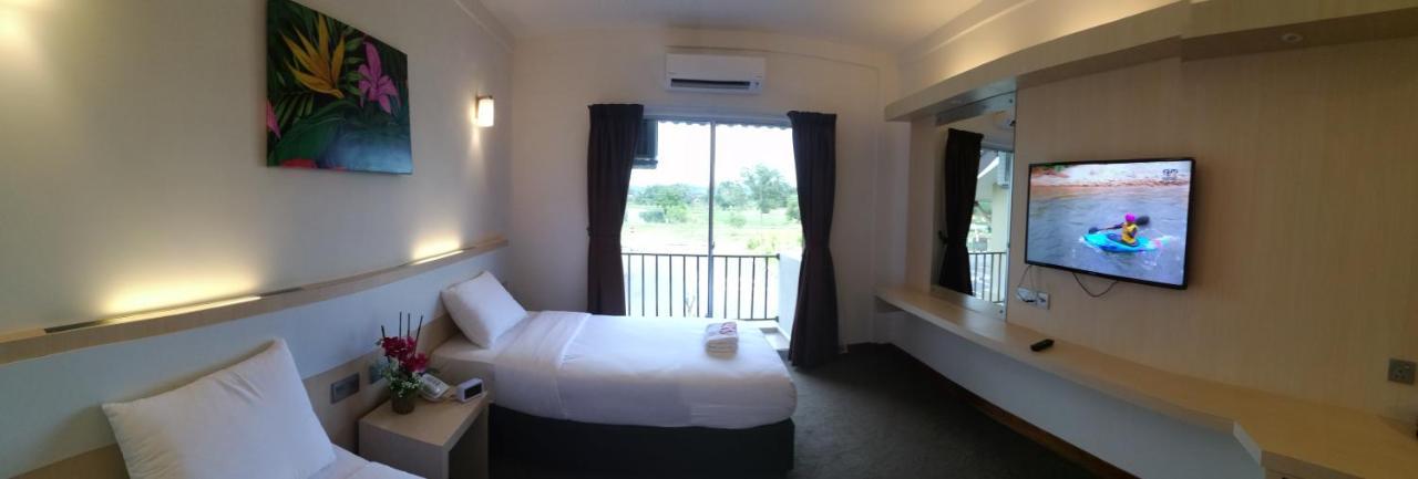 Serdang Lake View Resort Sungai Kechil Экстерьер фото